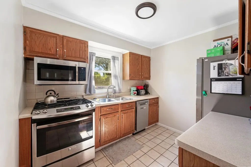831 South Wisconsin Avenue Villa Park IL 60181
