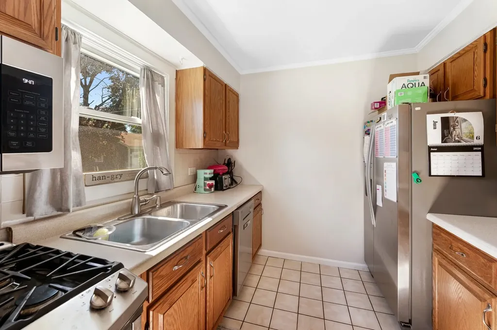 831 South Wisconsin Avenue Villa Park IL 60181