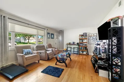 831 South Wisconsin Avenue Villa Park IL 60181