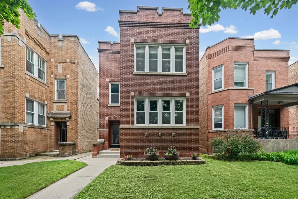 5010 North Major Avenue N Chicago IL 60630