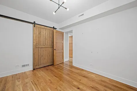 5010 North Major Avenue N Chicago IL 60630