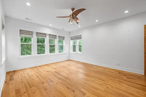 5010 North Major Avenue N Chicago IL 60630