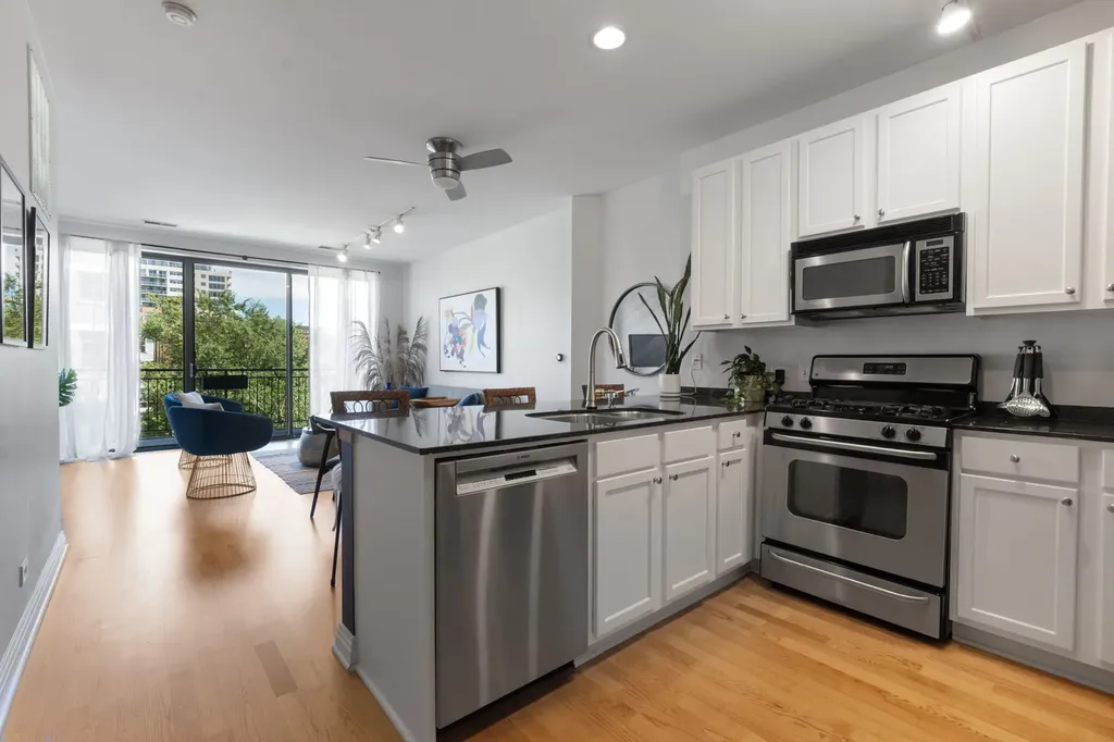 859 West Erie Street Chicago IL 60642