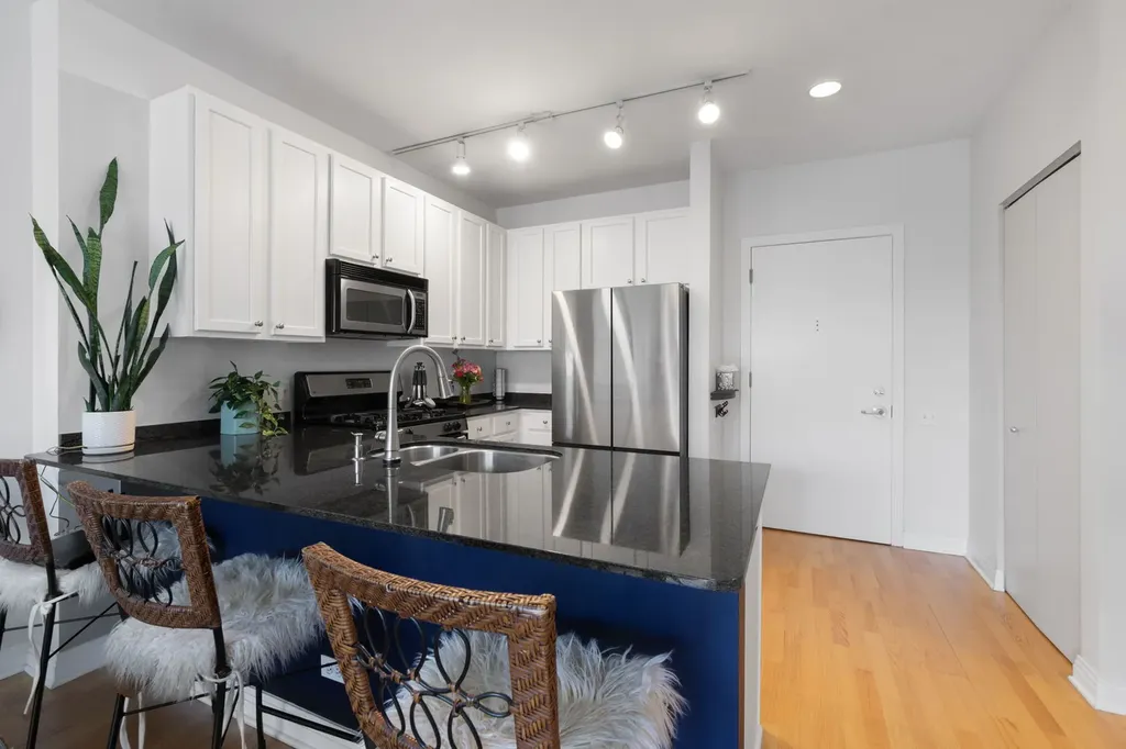 859 West Erie Street Chicago IL 60642