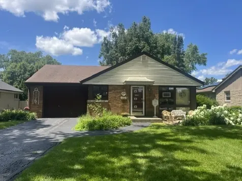 325 South Evanslawn Avenue Aurora IL 60506