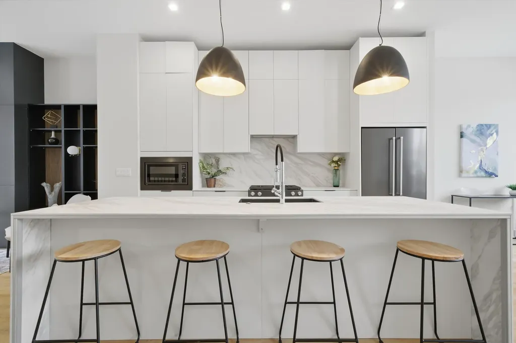 4250 West Belmont Avenue Chicago IL 60641