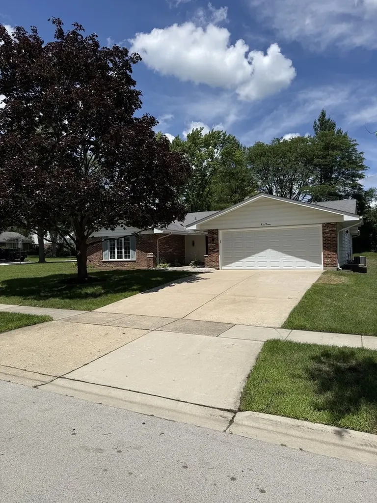 920 Eden Drive Schaumburg IL 60195