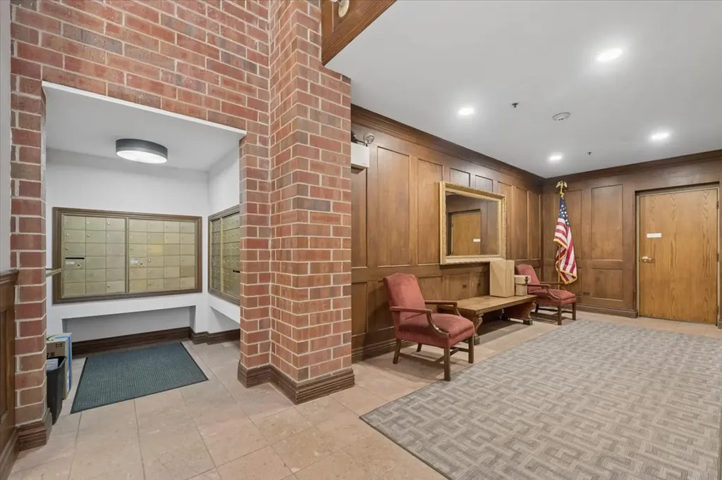 101 South Summit Avenue Park Ridge IL 60068