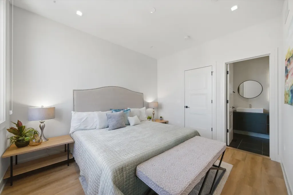 4250 West Belmont Avenue Chicago IL 60641