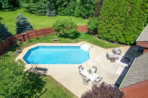 4878 Walnut Grove Poplar Grove IL 61065