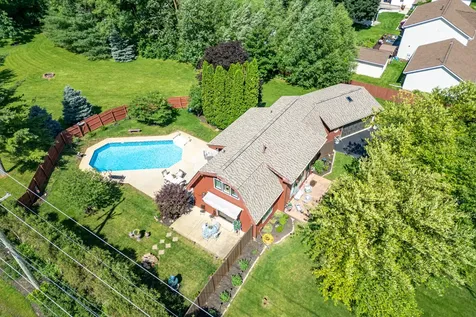 4878 Walnut Grove Poplar Grove IL 61065