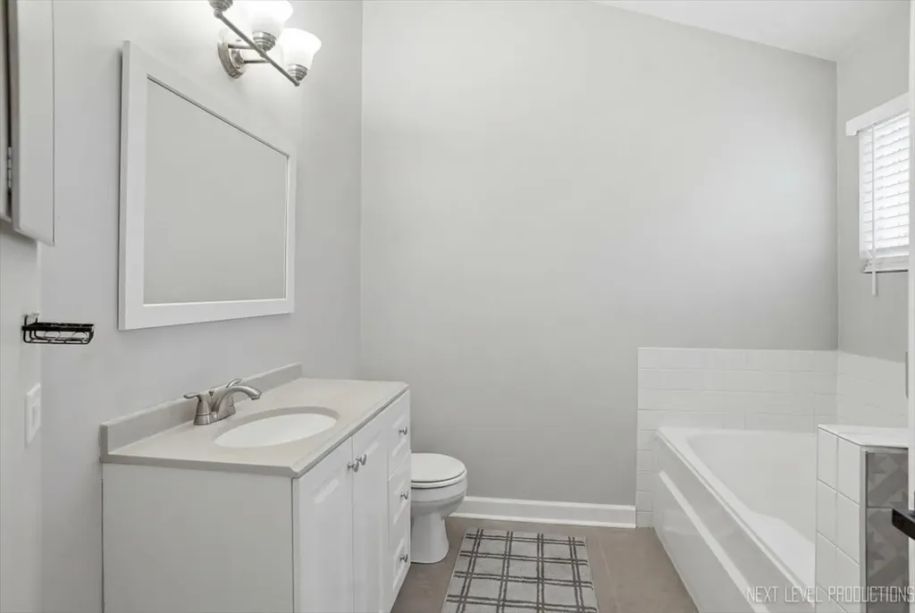 3044 Waters Edge Circle Aurora IL 60504