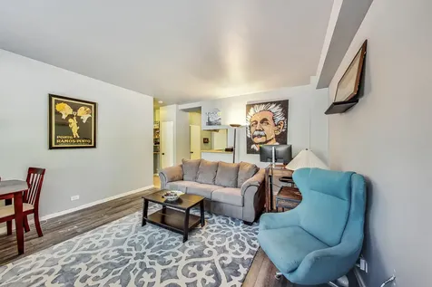 2909 North Sheridan Road Chicago IL 60657