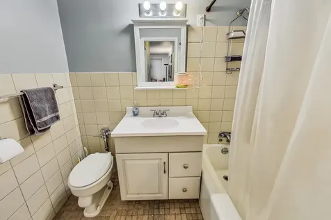 2909 North Sheridan Road Chicago IL 60657
