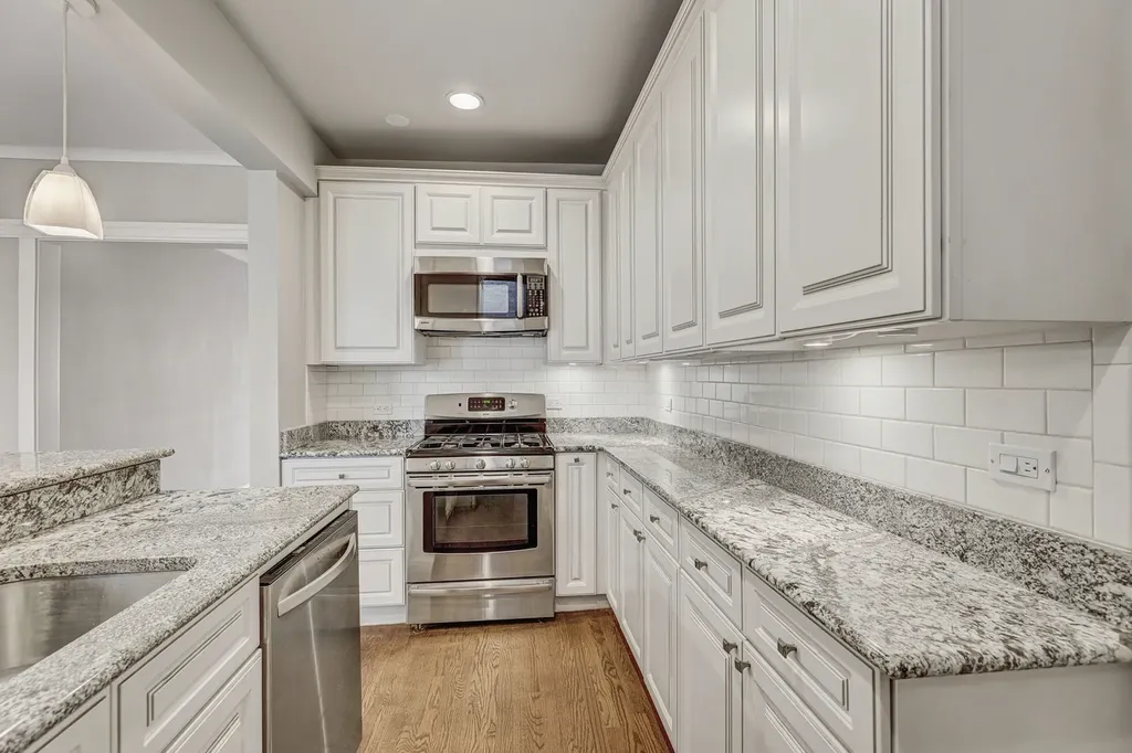 5515 North Winthrop Avenue Chicago IL 60640
