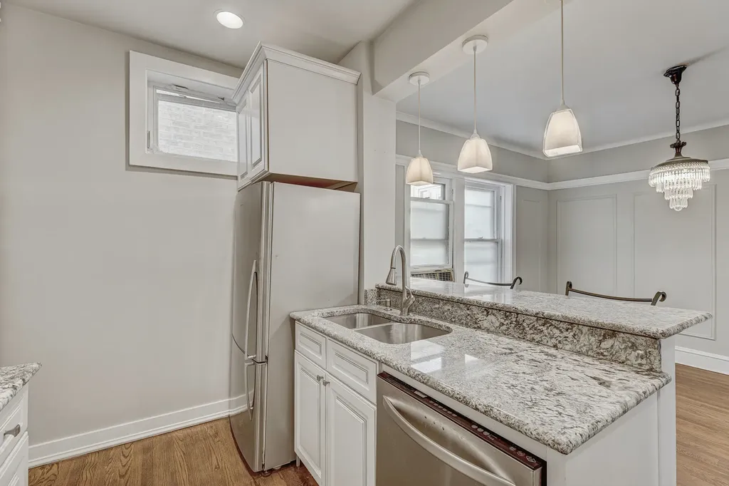 5515 North Winthrop Avenue Chicago IL 60640