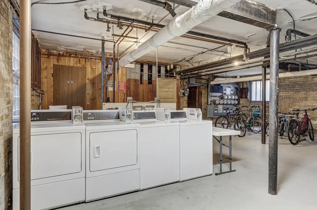 5515 North Winthrop Avenue Chicago IL 60640