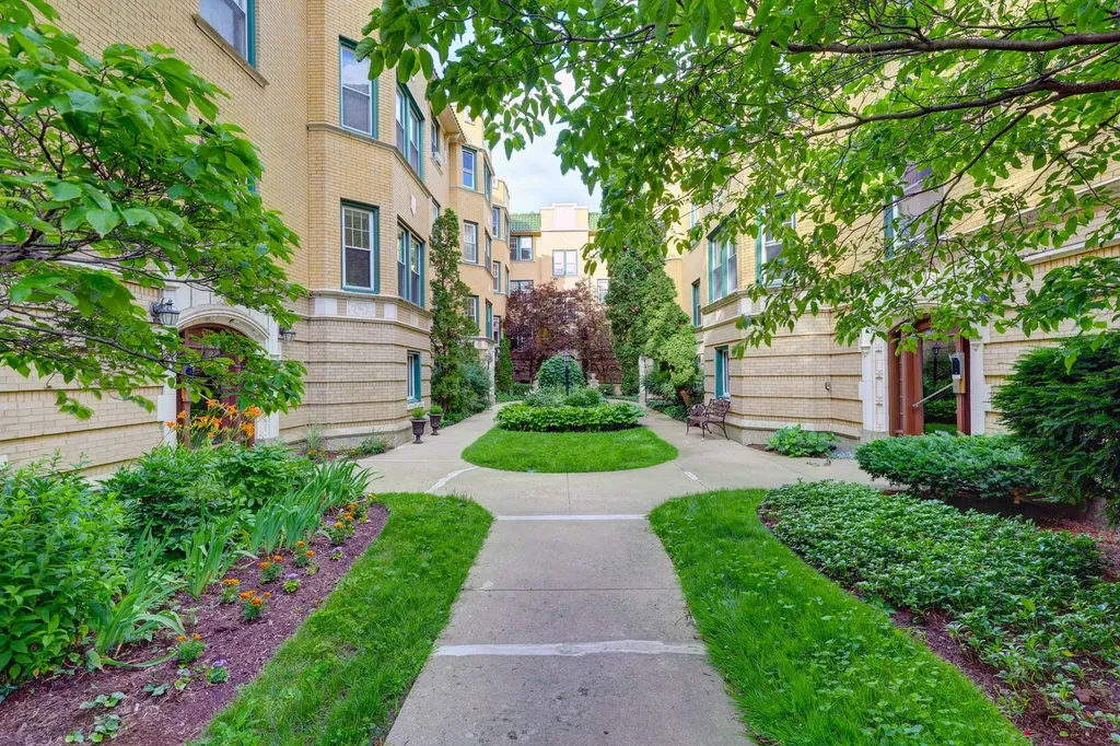 5515 North Winthrop Avenue Chicago IL 60640