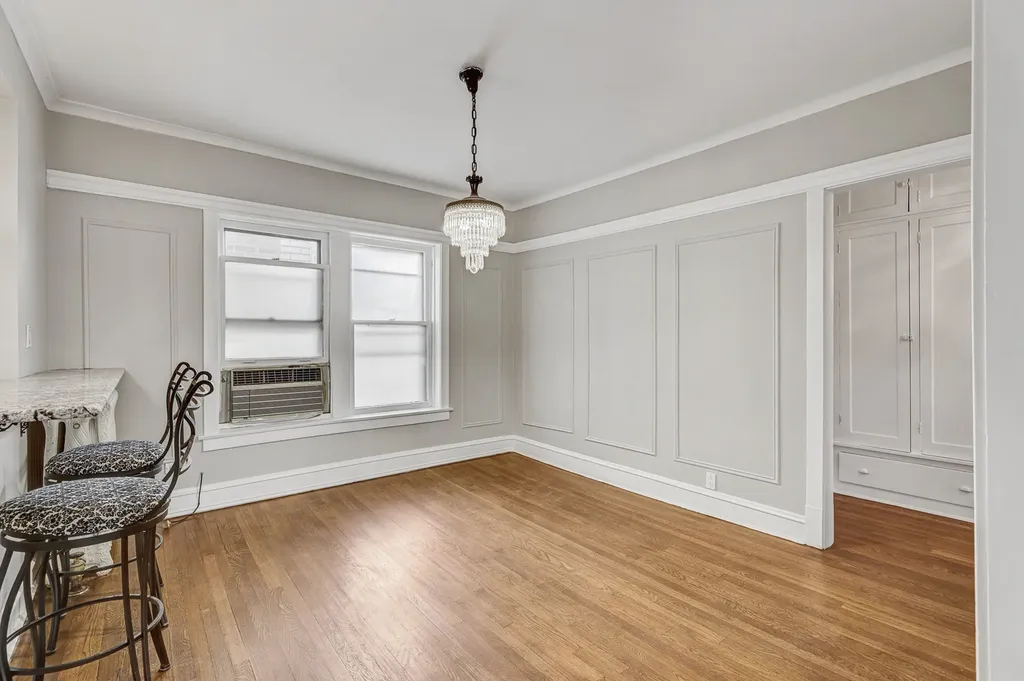 5515 North Winthrop Avenue Chicago IL 60640