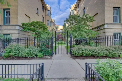 5515 North Winthrop Avenue Chicago IL 60640
