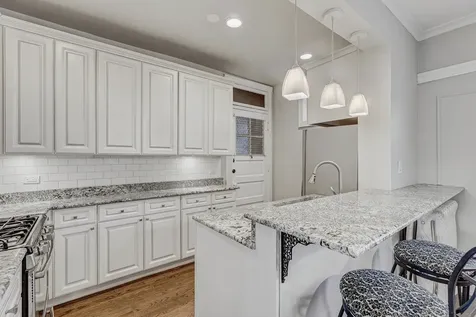 5515 North Winthrop Avenue Chicago IL 60640