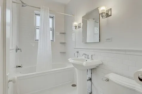 5515 North Winthrop Avenue Chicago IL 60640