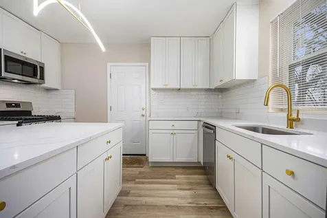 26 East 157th Street South Holland IL 60473