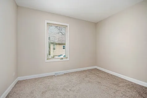 26 East 157th Street South Holland IL 60473