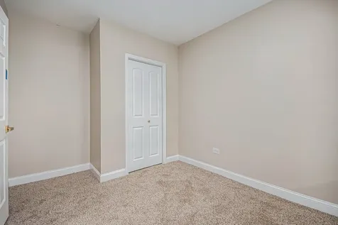 26 East 157th Street South Holland IL 60473