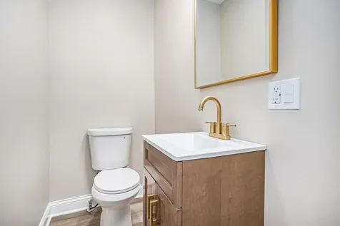 26 East 157th Street South Holland IL 60473