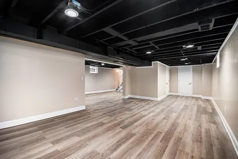 26 East 157th Street South Holland IL 60473