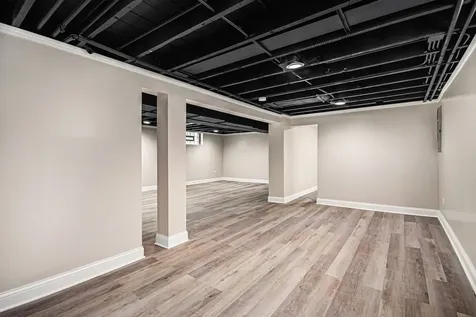 26 East 157th Street South Holland IL 60473