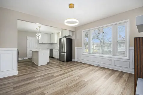 26 East 157th Street South Holland IL 60473