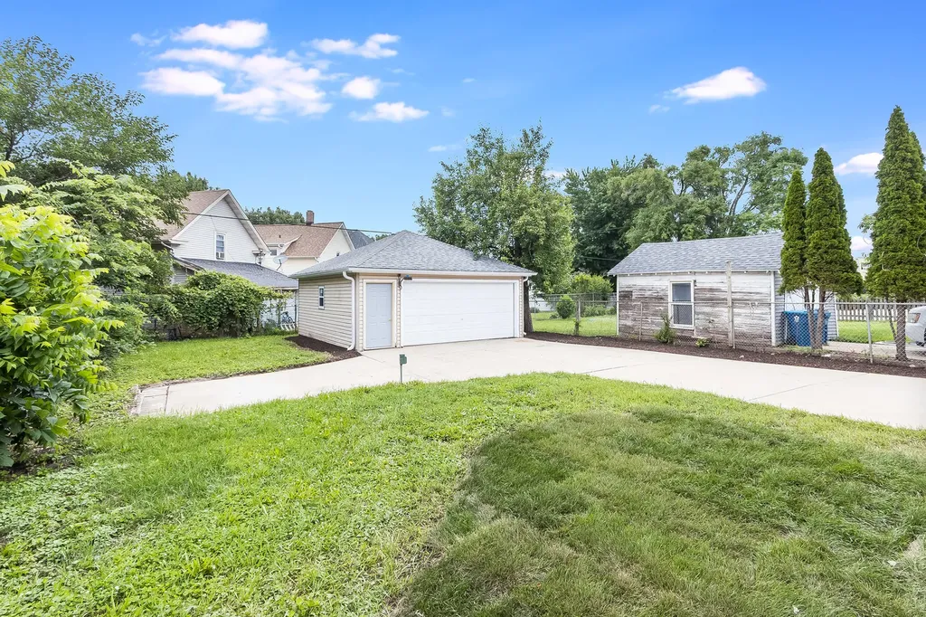 217 Prairie Street Aurora IL 60506