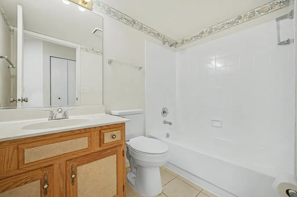 22 Delaware Court Schaumburg IL 60193