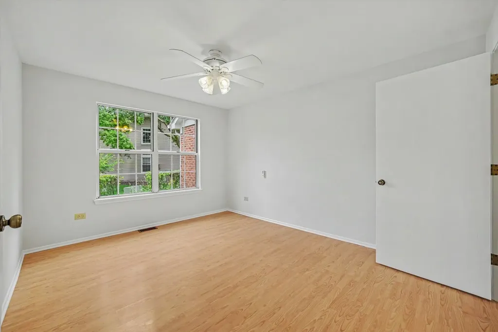 22 Delaware Court Schaumburg IL 60193
