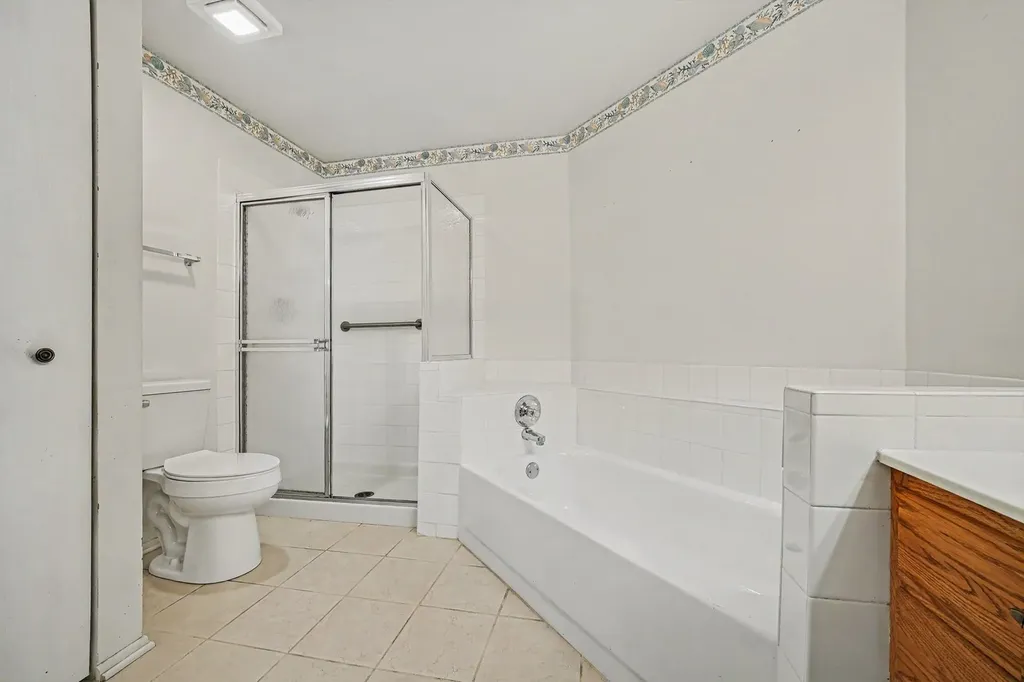 22 Delaware Court Schaumburg IL 60193