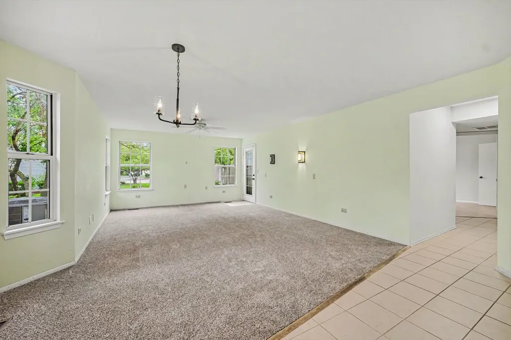 22 Delaware Court Schaumburg IL 60193