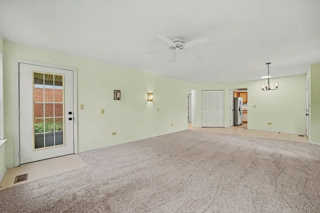 22 Delaware Court Schaumburg IL 60193