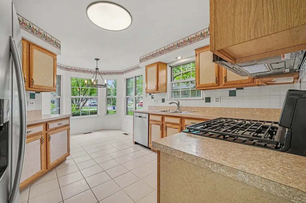 22 Delaware Court Schaumburg IL 60193