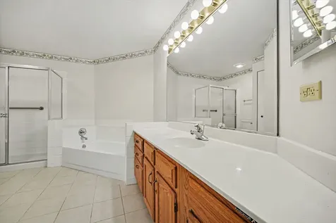 22 Delaware Court Schaumburg IL 60193