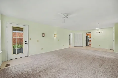 22 Delaware Court Schaumburg IL 60193