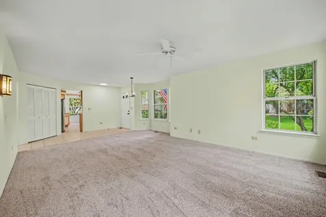 22 Delaware Court Schaumburg IL 60193