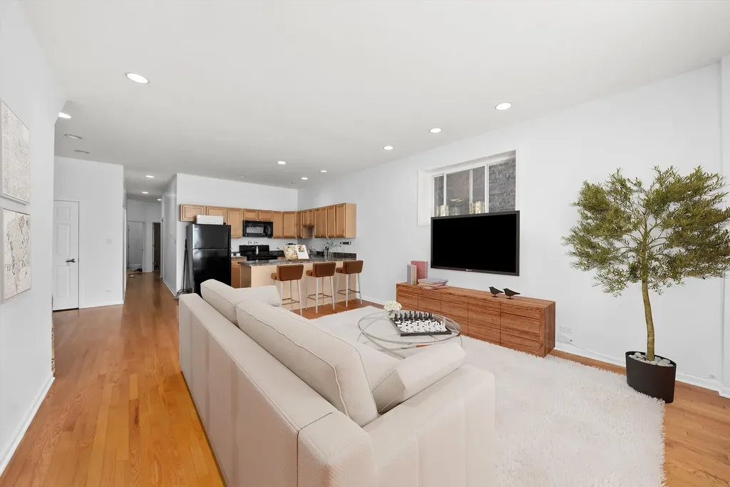 5028 West Lawrence Avenue Chicago IL 60630