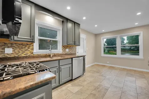 2309 Malik Court Glenview IL 60025