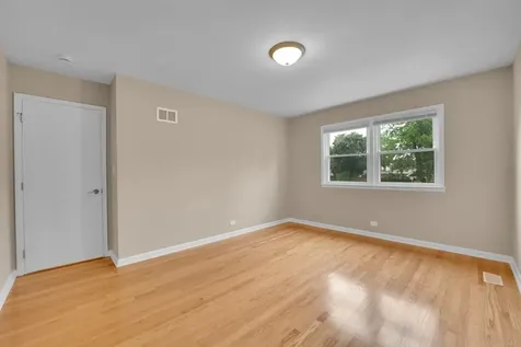 2309 Malik Court Glenview IL 60025