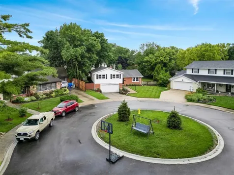 2309 Malik Court Glenview IL 60025