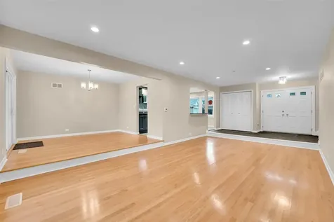 2309 Malik Court Glenview IL 60025