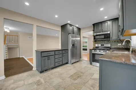 2309 Malik Court Glenview IL 60025
