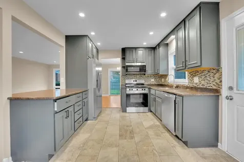 2309 Malik Court Glenview IL 60025
